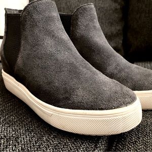 Steve Madden Classic Gray Suede Slip-on, size 5.5